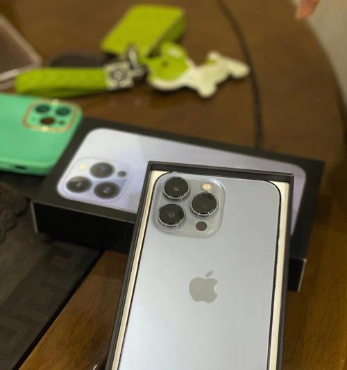 选择iPhone12还是iPhone13？如何做出明智的购买决策（iPhone12与iPhone13的优劣比较及购买建议）