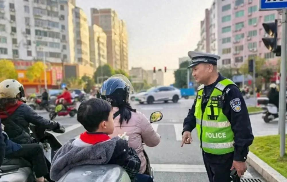 持C1驾照,只要110元增驾!二轮、三轮、四轮上路都能放心骑 持C1驾照,只要110元增驾!二轮、三轮、四轮上路都能放心骑