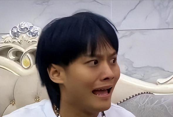 揭秘疯狂小杨哥真实姓名(究竟是谁在网络上的背后操纵) 揭秘疯狂小杨哥真实姓名(究竟是谁在网络上的背后操纵)
