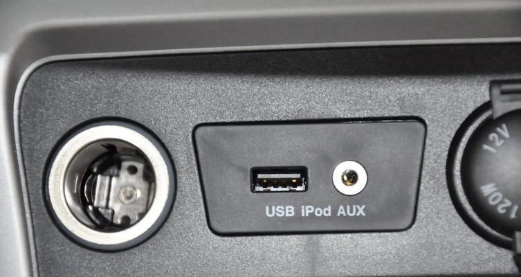 USB接口显示器的优势与功能(打造高效舒适的办公环境) USB接口显示器的优势与功能(打造高效舒适的办公环境)