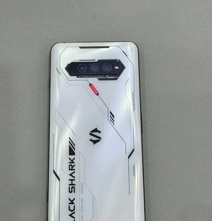 黑鲨4Pro(一款值得入手的游戏手机) 黑鲨4Pro(一款值得入手的游戏手机)